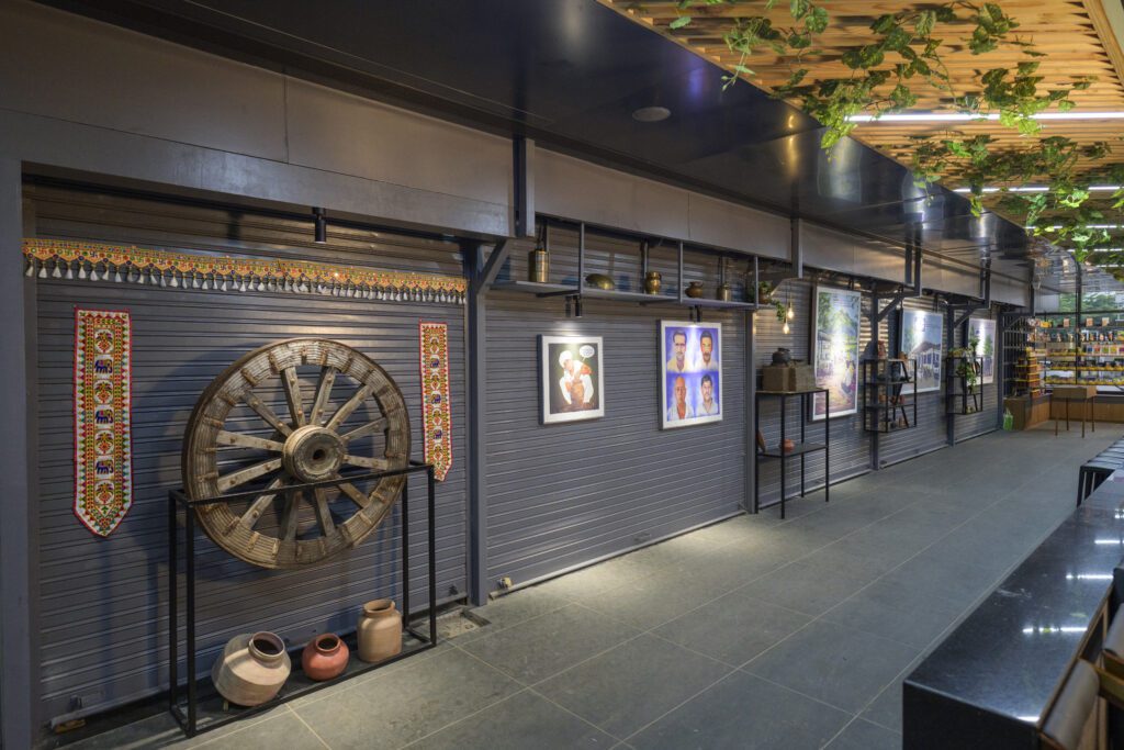 Satyanarayan Restaurant ( Gallops Food Court - Anand )